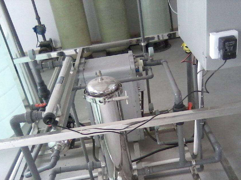 EDI系統(tǒng)是在壓力作用下，水透過反滲透膜成為純水